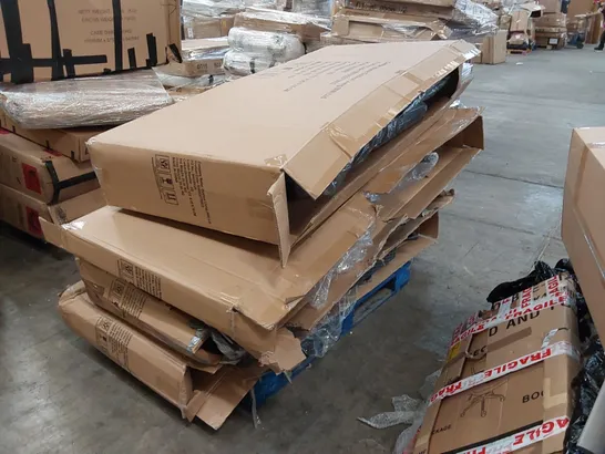 PALLET OF ASSORTED GARDEN FURNITURE PARTS 