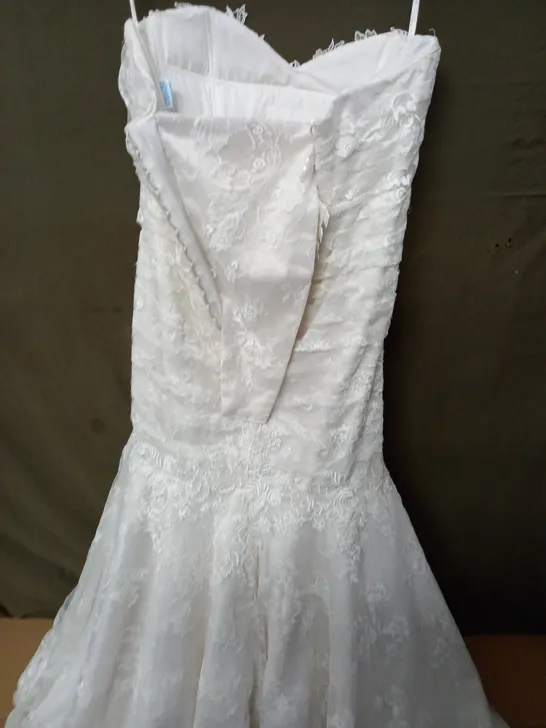 WHITE ROSE PLUS EMBELLISHED NET WEDDING DRESS IN WHITE - UK 18