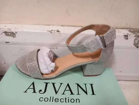 BOXED AJVANI COLLECTION BELLA SILVER SHIMMER SIZE 4