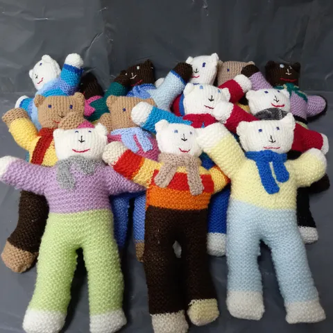 LOT OF APPROX 12 KNITTED BEARS IN ASSORTED COLOURS