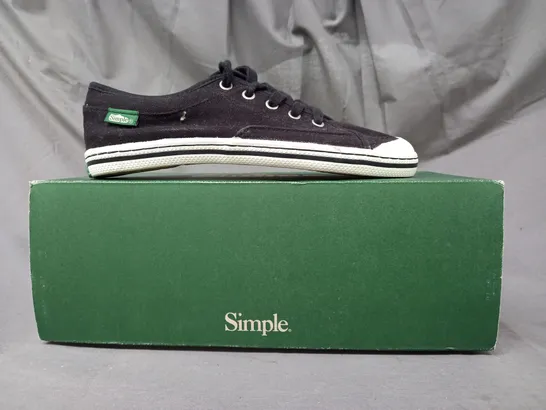 BOXED PAIR OF SIMPLE SATIRE CANVAS SNEAKERS IN BLACK SIZE 4