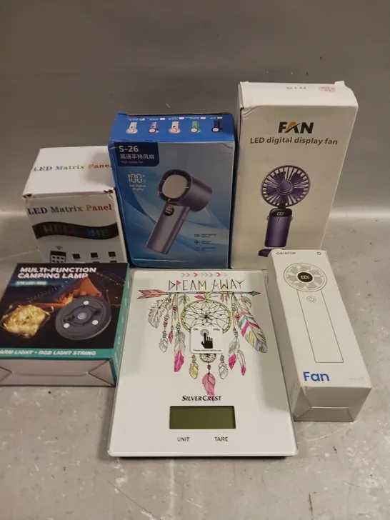 APPROXIMATELY 10 ASSORTED ELECTRICAL PRODUCTS TO INCLUDE HANDHELD FAN, LED PANEL, CAMPING LIGHT ETC 