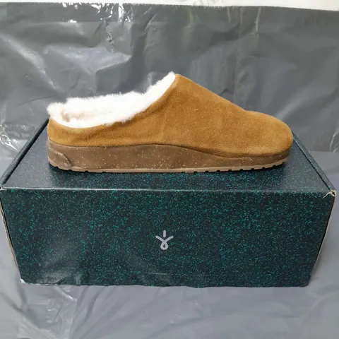 EMU AUSTRALIA SUEDE SLIPPERS SHEEPSKIN LINING CHESTNUT SIZE 7