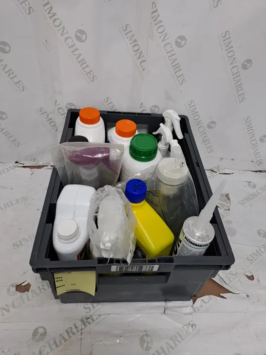 GROUP OF ASSORTED CLEANING ITEMS TOO INCLUDE CHAIN OIL , DETERGENT , LIMESCALE REMOVER , ETC 