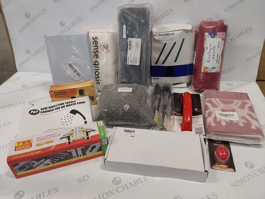 15 BRAND NEW ITEMS TO INCLUDE: FLANNEL BLANKET, COMBIND PLASTIC COMBS, PLASTERING FLOAT