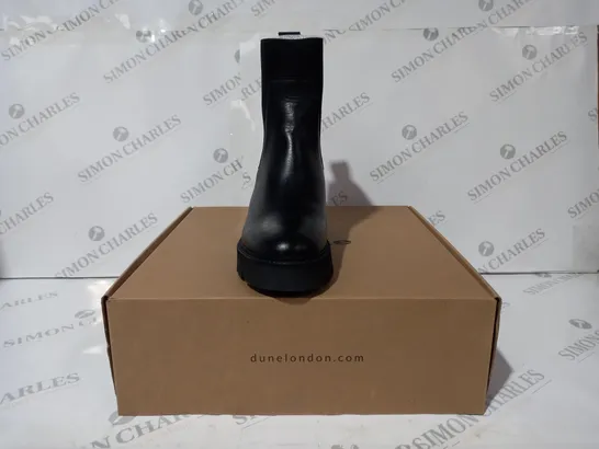 BOXED PAIR OF DUNE LONDON WEDGE EVA CHELSEA BOOTS IN BLACK SIZE 7