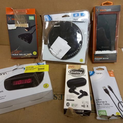 LOT OF APPROXIMATELY 20 ELECTRICAL ITEMS TO INCLUDE POWER BANK, FM ALARM CLOCK, WIRELESS EARPHONES ETC