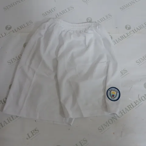 MANCHESTER CITY FOOTBALL CLUB SHORTS IN WHITE - SIZE 24