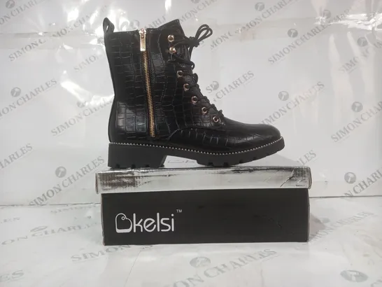 BOXED PAIR OF KELSI SIDE-ZIP ANKLE BOOTS IN BLACK SIZE 7