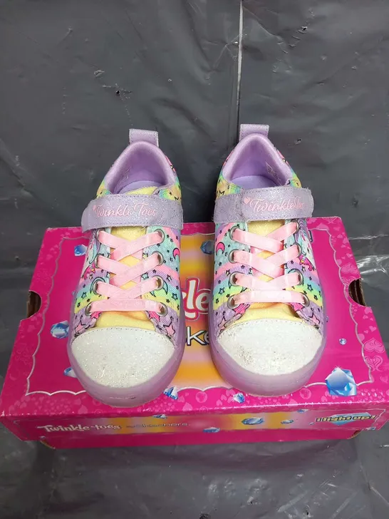 BOXED SKETCHERS TWINKLE-TOES I LIGHT UP LILAC FABRIC SNEAKERS SIZE KIDS 9.5