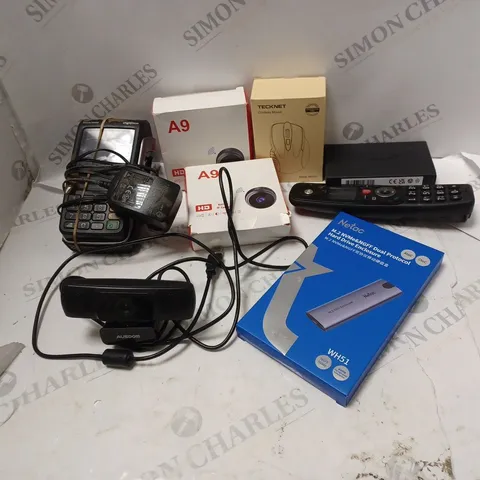 APPROXIMATELY 20 ASSORTED ITEMS TO INCLUDE CARD READERS, MOUSES AND WEB CAMERAS