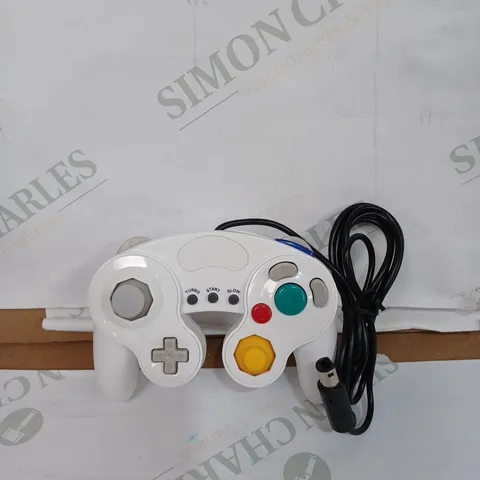 LOT TO CONTAIN A GAMECUBE CONTROLLER