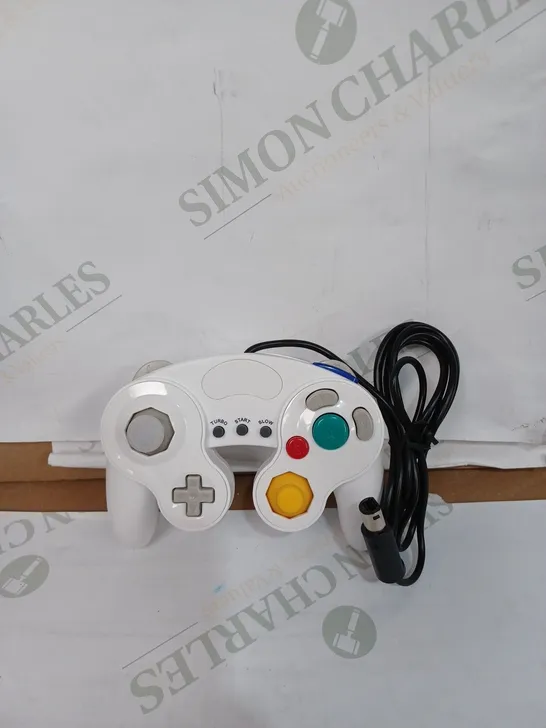 LOT TO CONTAIN A GAMECUBE CONTROLLER