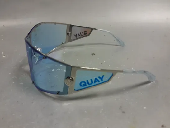 PAIR OF QUAY DIGITAL DAZE BLASSES IN CASE