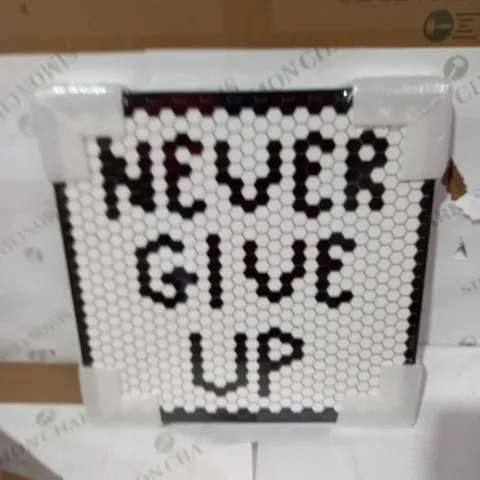 BUNDLE BERRY WALL ART - NEVER GIVE UP 