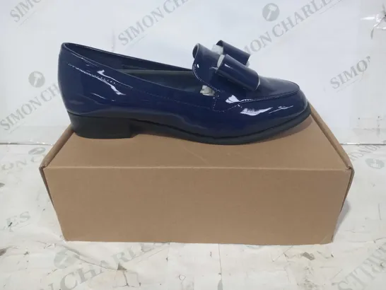 BOXED PAIR OF WALLIS SLIP-ON LOAFERS W. BOW IN NAVY UK SIZE 7