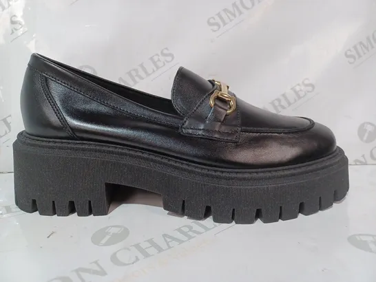 BOXED PAIR OF URBAN OUTFITTERS CHUNKY LOAFERS IN BLACK W. GOLD EFFECT DETAIL EU SIZE 40