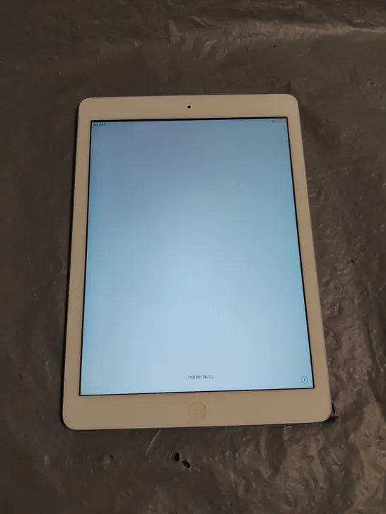 UNBOXED APPLE IPAD AIR CELLULAR IN SILVER - A1475