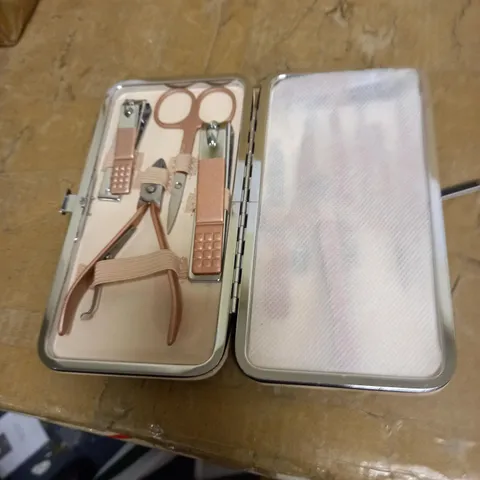 MANICURE SET & NAIL CLIPPER SET