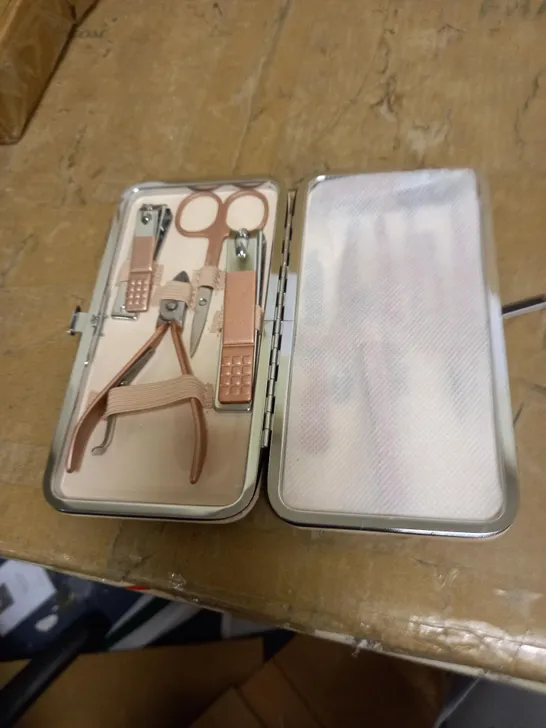 MANICURE SET & NAIL CLIPPER SET