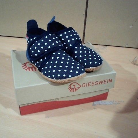 BOXED PAIR OF GIESSWEIN KIDS SLIM FIT SHOES NAVY POLKADOT SIZE 24