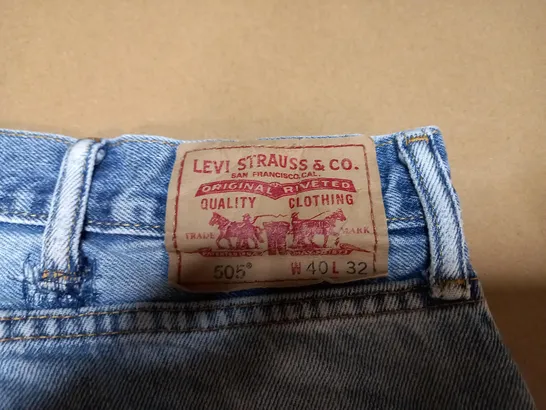 LEVI DENIM BLUE JEANS - W40 L32