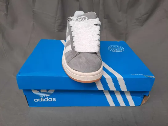 BOXED PAIR OF ADIDAS CAMPUS SHOES IN GREY/WHITE UK SIZE 6