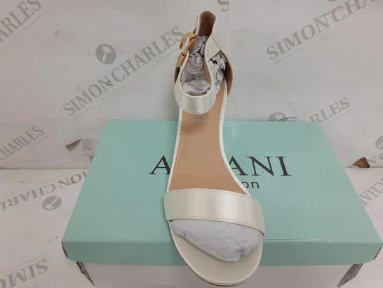 BOXED PAIR OF AJVANI HALLIE300 IVORY SATIN - SIZE 6