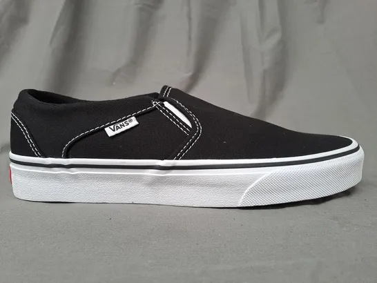 BOXED PAIR OF VANS SLIP-ON CANVAS SHOES IN BLACK UK SIZE 7