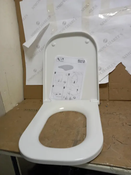 ROCA THE GAP STANDARD TOILET SEAT