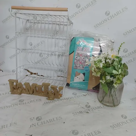 BOX OF APPROX 8 ASSORTED ITEMS TO INCLUDE - VASE , DRYING RACK , BED SHEET ETC