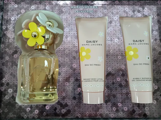 BOXED MARC JACOBS DAISY EAU SO FRESH SET