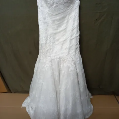 WHITE ROSE PLUS EMBELLISHED NET WEDDING DRESS IN WHITE - UK 18