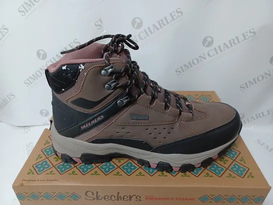 BOXED PAIR OF SKECHERS HIKING BOOTS IN CHOCOLATE - SIZE 8