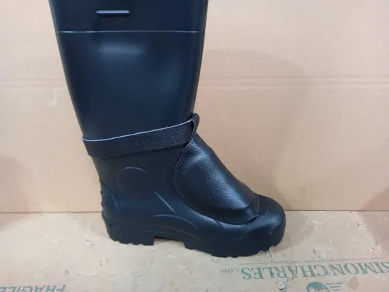 BOXED PAIR OF BRAND NEW COFRA SUPER LIGHT POLYURETHANE BOOTS IN BLACK UK SIZE 9