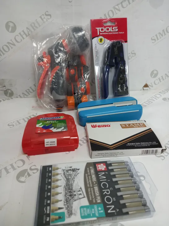 BOX OF APPROXIMATELY 15 ASSORTED ITEMS TO INCLUDE - ELECTRONIC TOOL, STAPLER, 7 PACK FINELINERS ETC