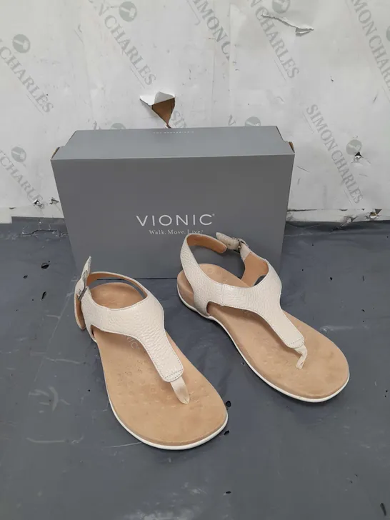 BOXED PAIR OF VIONIC WHITE SANDALS IN SIZE 7