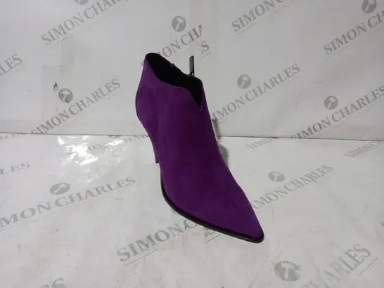 BOXED PAIR OF DANNII MINOGUE UPTOWN SUEDE BOOTS IN PURPLE UK SIZE 5