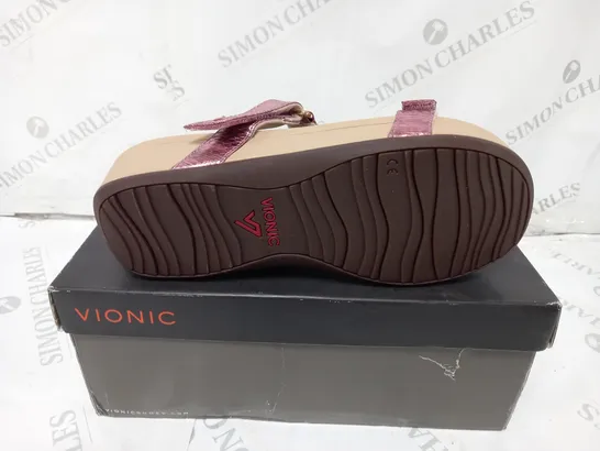 BOXED PAIR OF VIONIC ELLIE SANDALS PINK/METALLIC SIZE 7