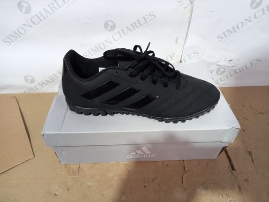 BOXED PAIR OF ADIDAS BLACK ASTRO TRAINERS SIZE 7 