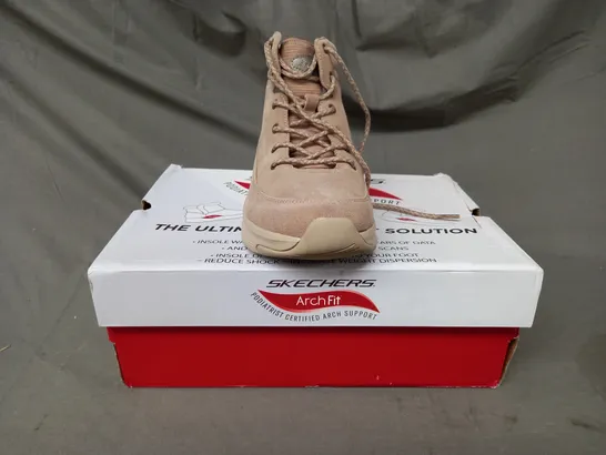 BOXED PAIR OF SKECHERS SMOOTH LACE BOOTS IN TAUPE SIZE 6