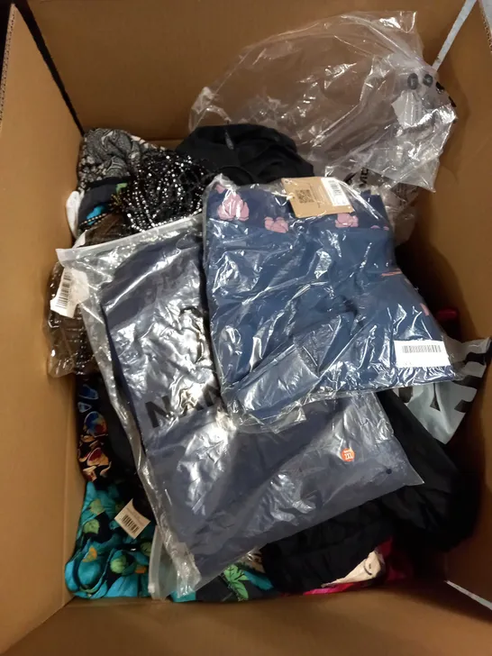 BOX OF APPROX 35 ASSORTED CLOTHING ITEMS TO INCLUDE - DRESSES, T-SHIRTS AND TROUSERS