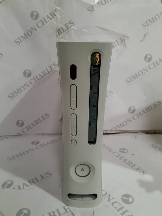 XBOX 360 GAMING CONSOLE IN WHITE 