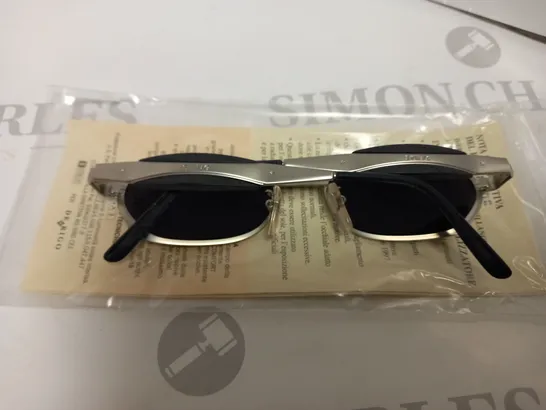 APPROXIMATELY 9 DIERRE STING SUNGLASSES - BOXED