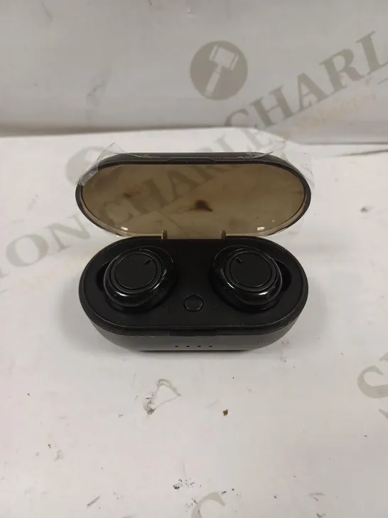 Y50 TRULY WIRELESS EARPHONES & CHARGING CASE 