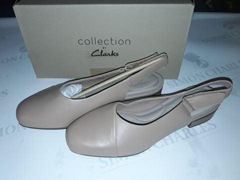 BOXED PAIR OF CLARK'S JULIET PULL SHOES IN PRALINE LEATHER - UK 6