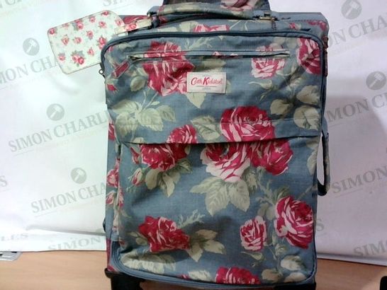 KATH KIDSON SMALL TRAVELLING CASE WITH WHEELS/EXTENDABLE HANDLE 