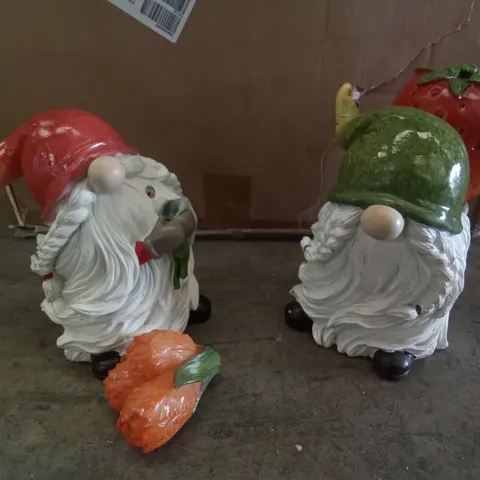 BOXED SET OF 2 CARRYING GNOMES