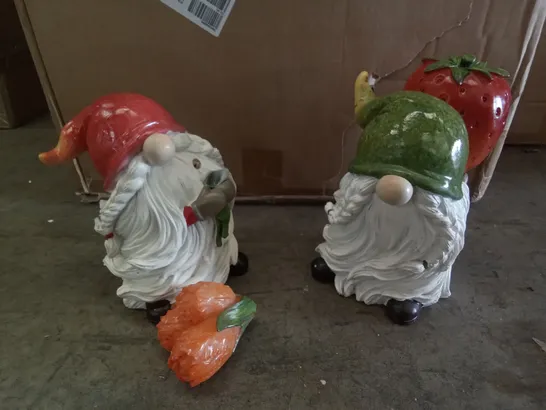 BOXED SET OF 2 CARRYING GNOMES