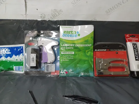 BOX OF APPROXIMATELY 12 ASSORTED ITEMS TO INCLUDE - AMSTERDAM ACRYLIC , BLACKSPUR HEAVY DUTY STAPLE GUN , KOOL PAK ETC